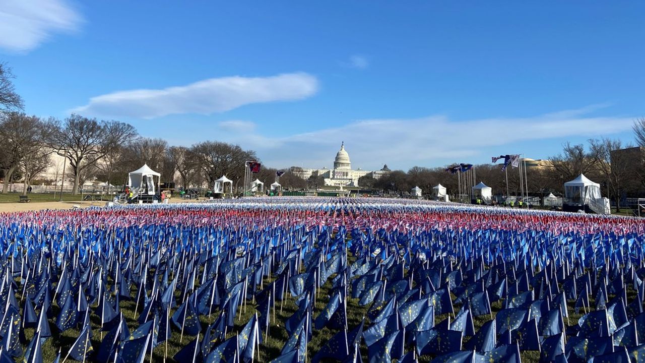 Pour la cérémonie d'entrée en fonction de Joe Biden début 2021, le Mall de Washington était recouvert des drapeaux de chaque Etat américain.