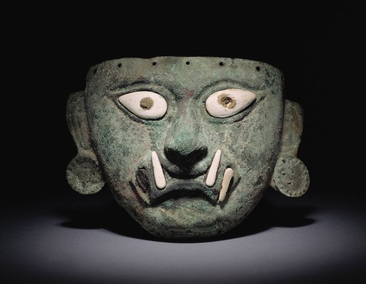Masque funéraire représentant le visage d'Ai Apaec, un des trésors du Pérou.