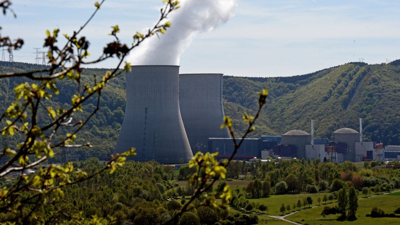 EDF a prolongé de trois mois l'arrêt d'un réacteur de la centrale nucléaire de Chooz (Ardennes), indiquant jeudi y avoir détecté un défaut similaire à celui d'une autre centrale à l'arrêt.
