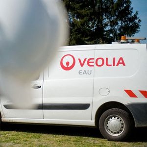 Ce rapprochement à 13 milliards fera grimper les effectifs de Veolia de 180.000 à 230.000 salariés et portera son chiffre d'affaires de 27 à 37 milliards d'euros.