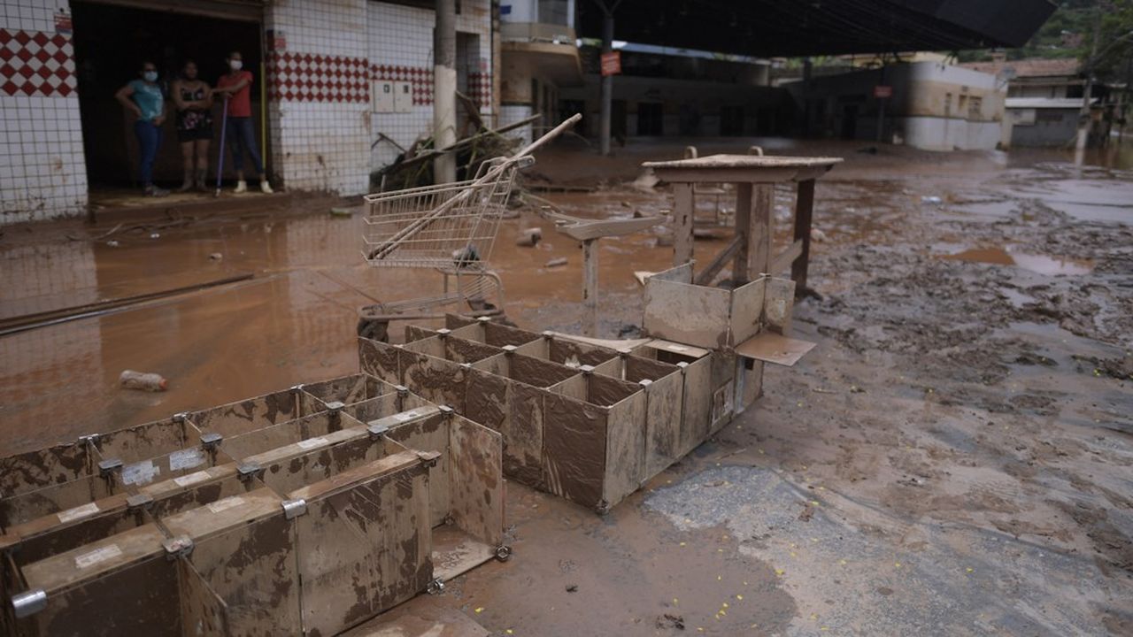 Le débordement du barrage, survenu samedi, dans la mine de fer a été provoqué par les fortes pluies qui se sont abattues sur la région de Minas Gerais ces derniers jours.