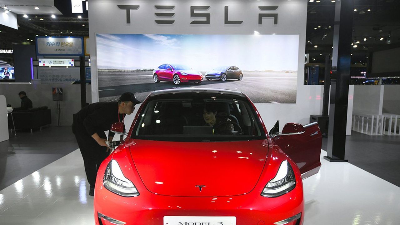 Le pionnier américain Tesla a vendu 240.000 véhicules en Chine en 2021, contre 92.700 pour les 12 marques du constructeur américain.