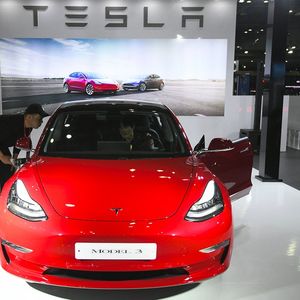 Le pionnier américain Tesla a vendu 240.000 véhicules en Chine en 2021, contre 92.700 pour les 12 marques du constructeur américain.