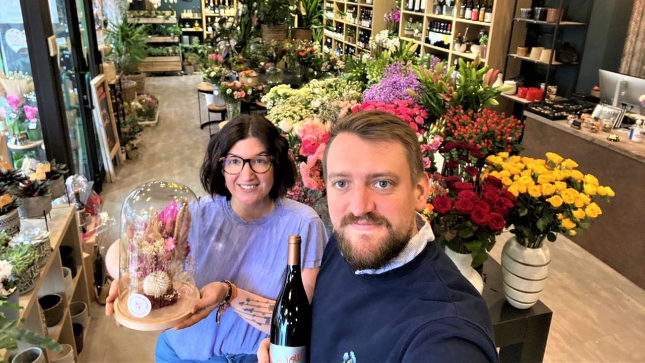 Ninon Kopff a attendu sept ans et la reconversion de son mari Marc avant de lancer une boutique qui allie la vente de fleurs et de vin.