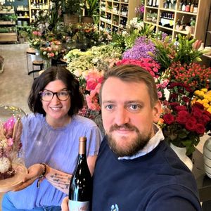 Ninon Kopff a attendu sept ans et la reconversion de son mari Marc avant de lancer une boutique qui allie la vente de fleurs et de vin.