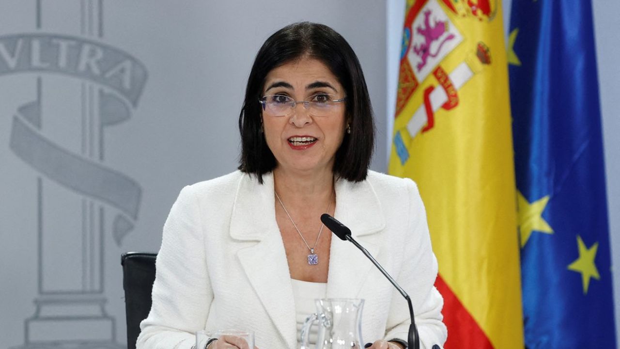 Face au Covid 19, « nous devons passer d'une vigilance d'urgence à une vigilance de meilleure qualité, compatible avec celle d'autres phénomènes respiratoires », affirme la ministre espagnole de la Santé, Carolina Darias.