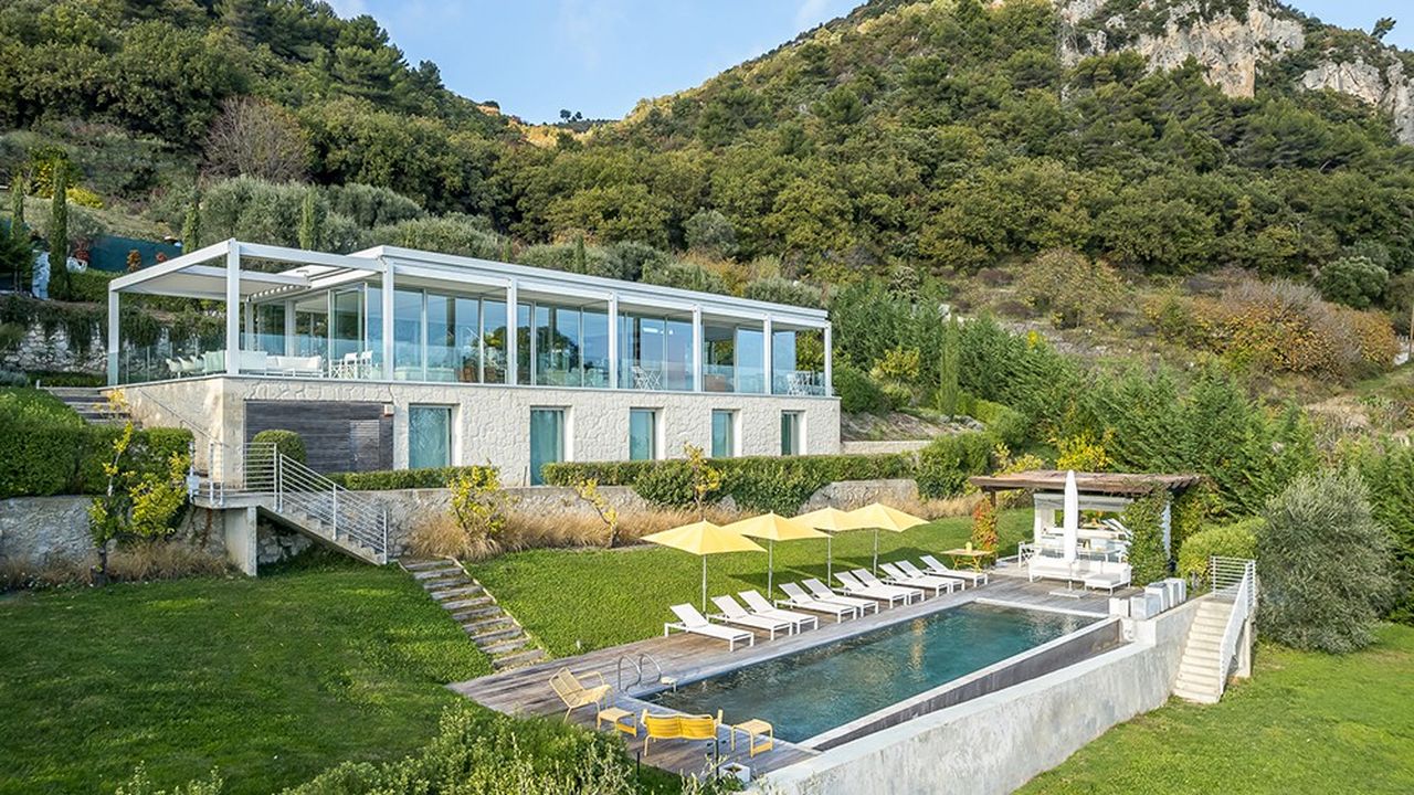 Cette villa à Vence est proposée à 3,8 millions d'euros.