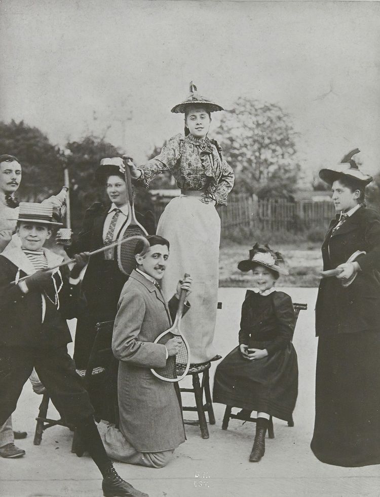 Marcel Proust et ses amis au tennis-club du boulevard Bineau, à Neuilly, en 1892.