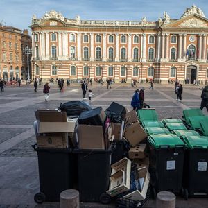 La grève des éboueurs à Toulouse a pris fin mais il reste maintenant à ramasser les 3.000 tonnes d'ordures entassées, ce qui prendra plusieurs semaines.
