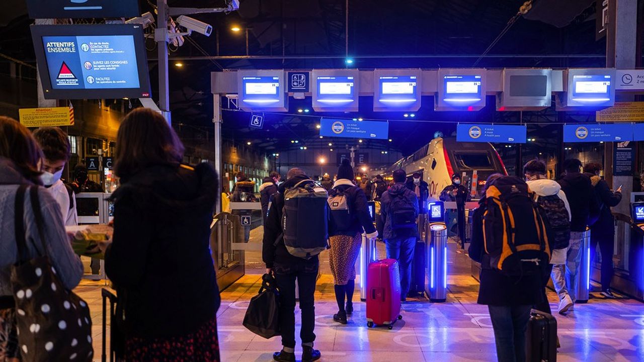 Environ 900 millions de voyages ont été enregistrés l'an dernier par la SNCF, tous réseaux confondus, contre un volume annuel de 1,2 milliard pour les années d'avant-crise.
