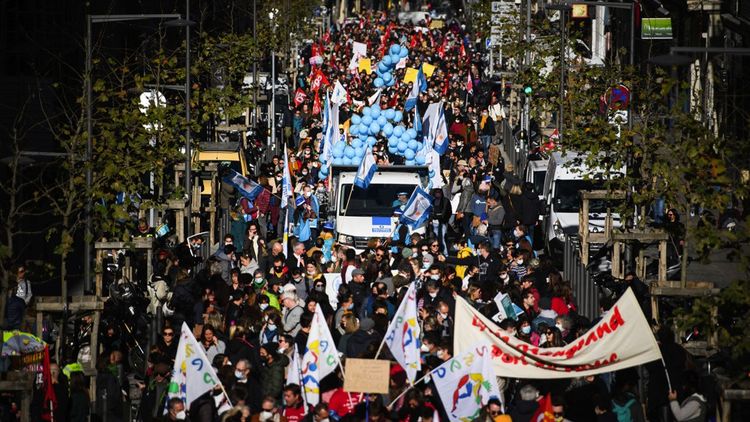Près de 78.000 personnes ont manifesté en France, dont 8.200 à Paris, selon le ministère de l'Intérieur, qui a recensé 136 actions dans tout le pays.