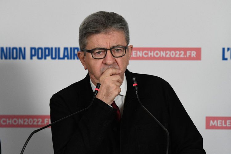 Lors de ses deux dernières tentatives à l'élection présidentielle, en 2017 et 2012, Jean-Luc Mélenchon n'avait eu aucune difficulté à recueillir ses parrainages en raison de son alliance avec le PCF, qui dispose d'un solide maillage d'élus locaux.