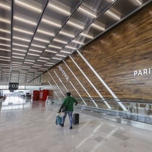 Le trafic des aéroports parisiens n'a récupéré que 34,4 % de leur trafic passager de 2019.