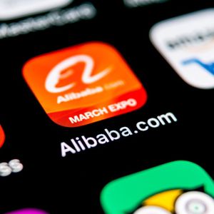 Charlie Munger, le bras droit de Warren Buffett, a doublé sa participation dans Alibaba en fin d'année dernière.