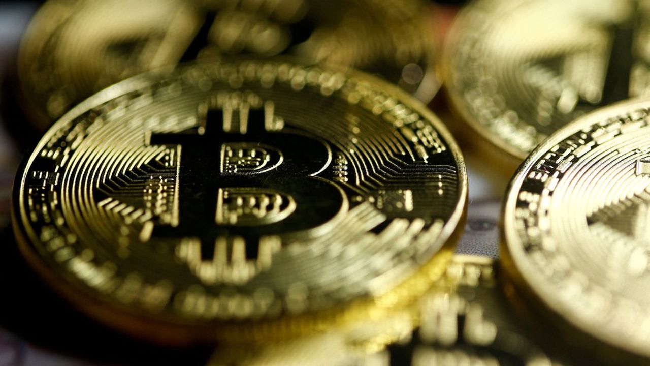 Le bitcoin touche son plus bas niveau depuis août, affecté par les projets d'interdiction de la Russie et la chute de la tech