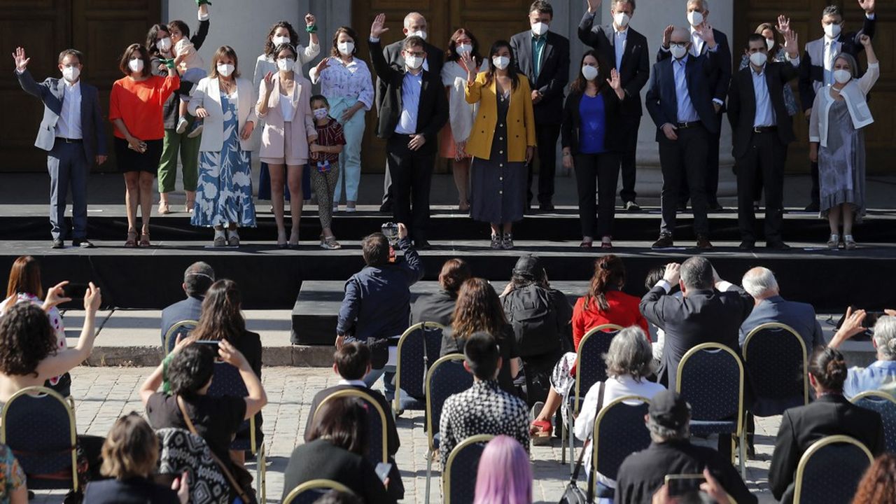 Chili : Gabriel Boric annonce un gouvernement jeune, féminin et rassurant