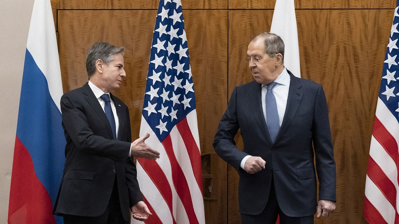 Les Européens ne sont pas à la table des discussions sur l'Ukraine entre les Etats-Unis et la Russie. Ici, le secrétaire d'Etat américain, Antony Blinken, et le ministre russe des Affaires étrangères,Sergueï Lavrov, avant leur rencontre à Genève, le 21 janvier dernier.