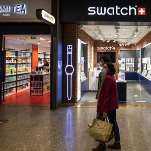 Swatch a retrouvé des couleurs en 2021, tout en fermant 172 magasins.