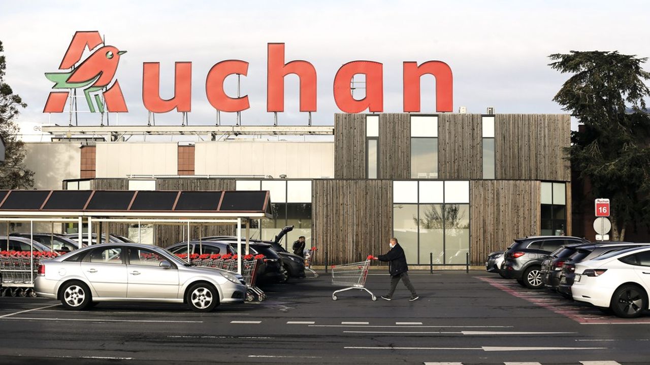 Une fusion de Carrefour avec Auchan aurait des conséquences sur les centrales d'achat, les sièges et la logistique des deux groupes.