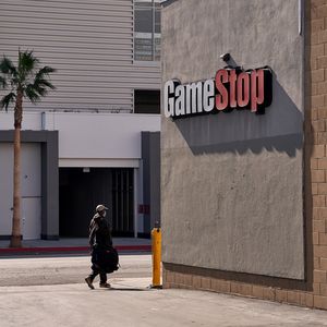 La société GameStop, qui a provoqué un engouement inédit sur les marchés, n'a pas réellement profité de la vague.