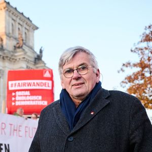 Agé de 66 ans, le premier président d'IG Metall prendra sa retraite en 2023. « Le syndicat ne manque pas de compétences » pour assurer son avenir, assure Jörg Hofmann.
