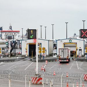 Dans 9 cas sur 10 aujourd'hui, les camions qui débarquent à Calais en provenance du Royaume-Uni ne sont pas arrêtés par la douane.