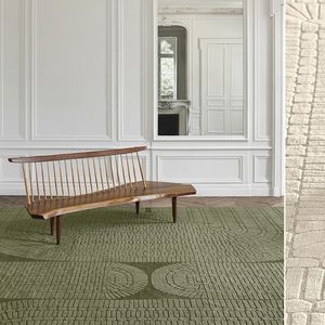 La Manufacture est connue pour ses tapis noués main, avec des motifs en relief, présents à l'Elysée et à la Maison-Blanche.