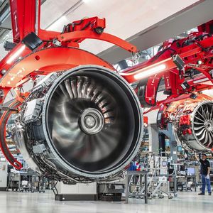 La BEI a prêté 500 millions d'euros en 2021 au groupe aéronautique Safran pour lui permettre de financer la R & D sur des futurs moteurs propres pour les avions.