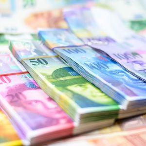 La Banque nationale suisse a brutalement décidé d'abandonner le taux plancher de 1,20 franc suisse pour 1 euro, en janvier 2015.