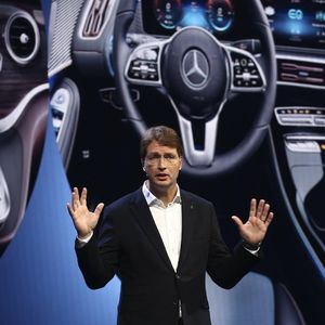 Le président du directoire de Mercedes-Benz, Ola Källenius, a voulu recentrer le groupe sur les berlines de luxe.