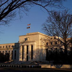 La Fed veut modérer les attentes en matière de hausse de taux cette année pour contrer l'inflation galopante aux Etats-Unis.