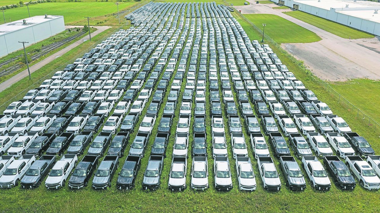 La production mondiale automobile a été amputée de 10 millions de véhicules en raison de la pénurie de semi-conducteurs.