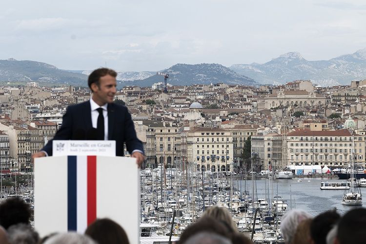Le 2 septembre 2021, Emmanuel Macron annonce depuis le Pharo, à l'entrée du Vieux-Port, son plan pour Marseille.