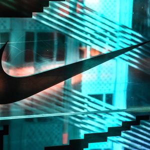 Nike réclame des dommages et intérêts ainsi qu'une injonction du tribunal pour forcer StockX à cesser ces ventes.