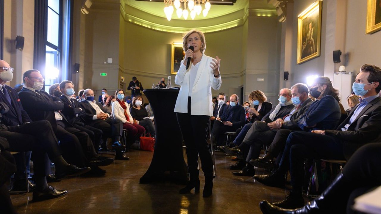 La candidate de la droite a détaillé ses propositions pour l'école, samedi, à Paris.