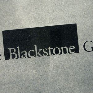 Le géant du non coté Blackstone a levé un fonds de crédit uniquement dédié aux investisseurs particuliers de plus de 10 milliards de dollars.