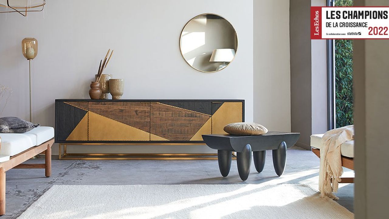 Buffet en chêne massif et table basse en pin recyclé, deux exemples meubles artisanaux estampillés Tikamoon.