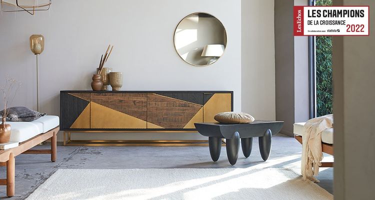 Buffet en chêne massif et table basse en pin recyclé, deux exemples meubles artisanaux estampillés Tikamoon.