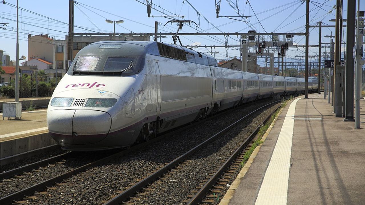 Les TGV Alstom circulent deux à quatre fois par jour sur la ligne Paris-Barcelone, avec des clients de la Renfe ou de la SNCF.