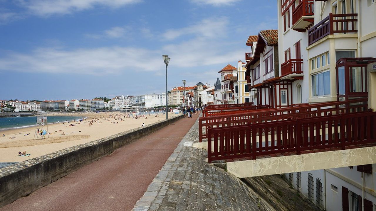 Dans certaines communes très touristiques du littoral comme Biarritz, Saint-Jean-de-Luz (photo) ou Guéthary, le prix du mètre carré est supérieur à 7.000 euros.