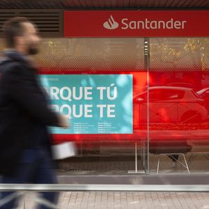 La banque espagnole Santander s'est engagée à atteindre un niveau de rentabilité des fonds propres de 15 % à moyen terme.