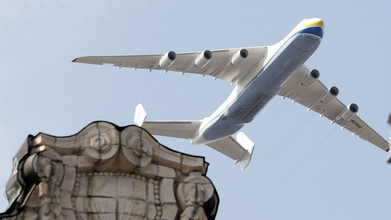 Le sort de l'Antonov An-225 reste incertain après l'attaque de l'aéroport Antonov par les troupes russes.