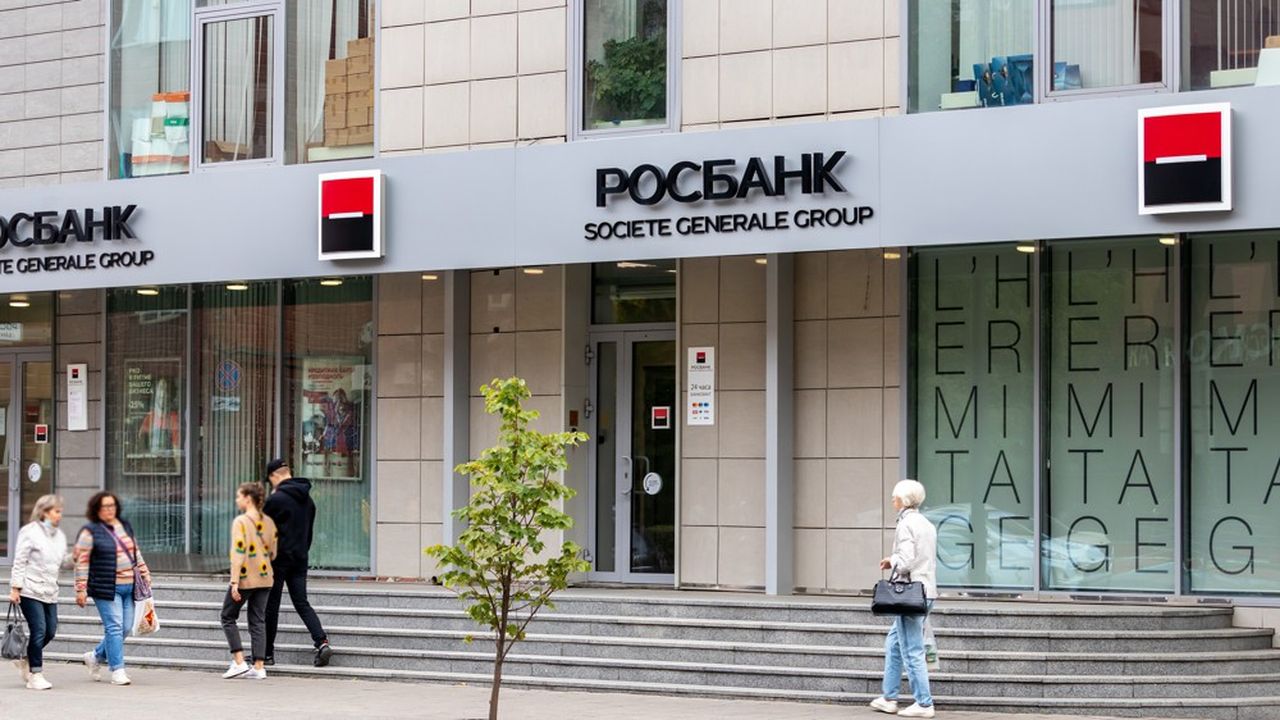 Rosbank est contrôlée par la Société Générale.