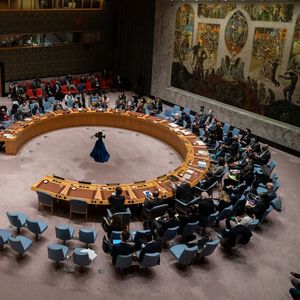 La Russie a mis vendredi comme attendu son veto, lors d'un vote au Conseil de sécurité de l'ONU, à une résolution approuvée par une majorité de ses membres qui déplorait dans « les termes les plus forts » son « agression contre l'Ukraine » et lui réclamait de retirer « immédiatement » ses troupes de ce pays.
