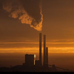 La centrale de Cordemais, en Loire-Atlantique, est l'unique site qui doit continuer à brûler du charbon pour produire de l'électricité en France jusqu'en 2024, voire 2026.