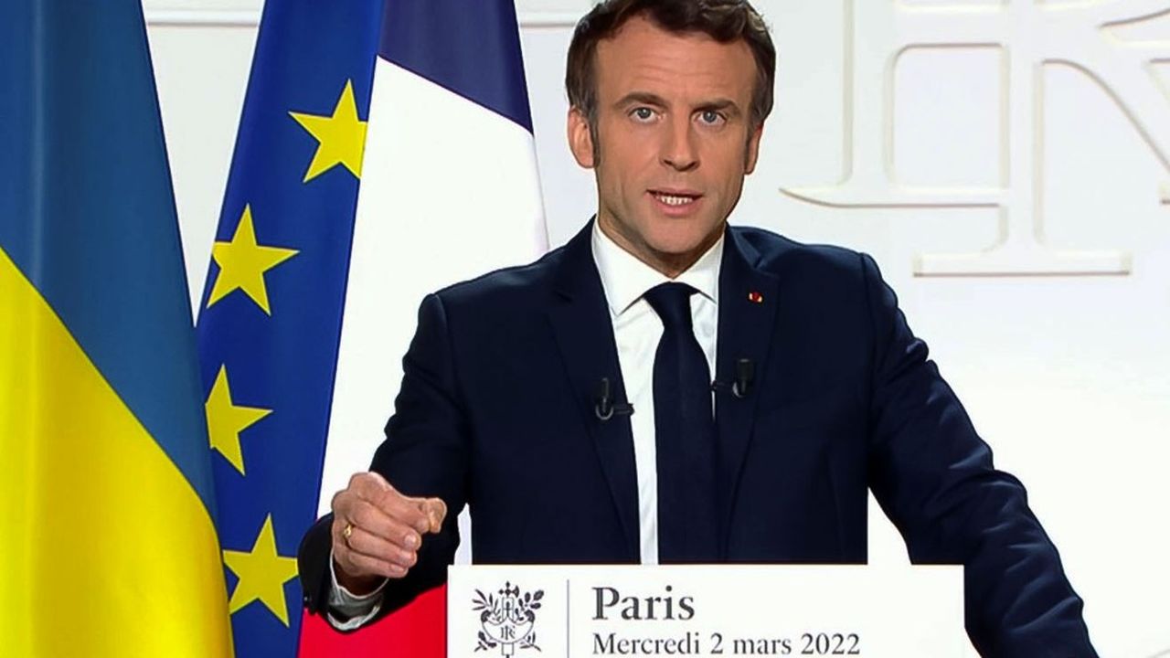 La gestion de la crise ukrainienne par Emmanuel Macron est jugée positivement par une majorité de Français.