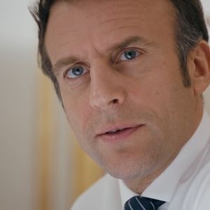 Emmanuel Macron, dans sa vidéo « Le candidat », mise en ligne vendredi, échangera avec des Français ce lundi à Poissy (Yvelines).