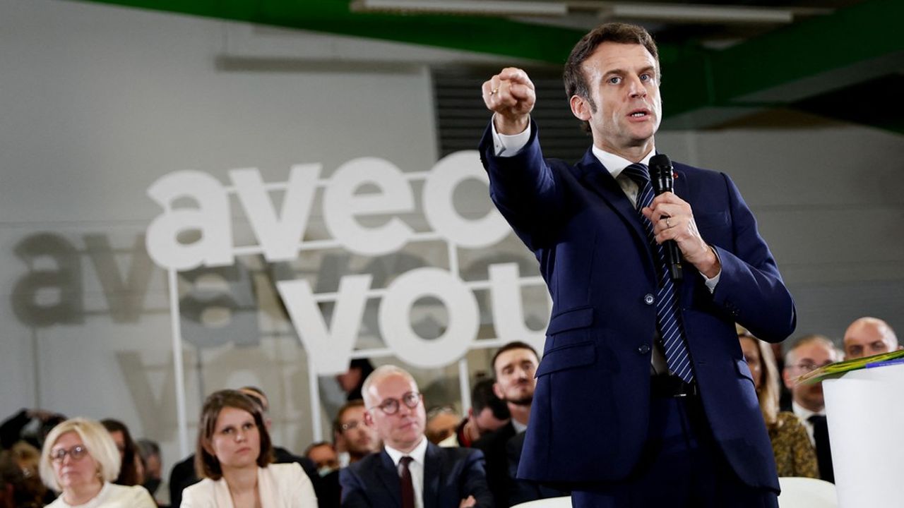Emmanuel Macron, à Poissy (Yvelines), lundi soir.