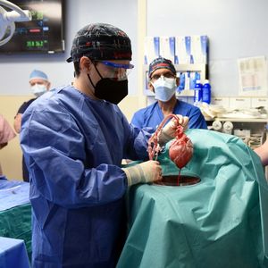 Le chirurgien Muhammad Mohiuddin a dirigé la transplantation, le 7 janvier 2022, à l'hôpital de l'Université du Maryland.