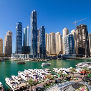 Dubaï ambitionne de devenir un hub mondial des cryptomonnaies, alors que le GAFI alerte sur les risques de blanchiment liés aux crypto-actifs.